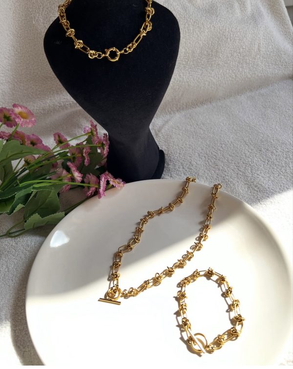 گردنبند طرح طلا گره ای